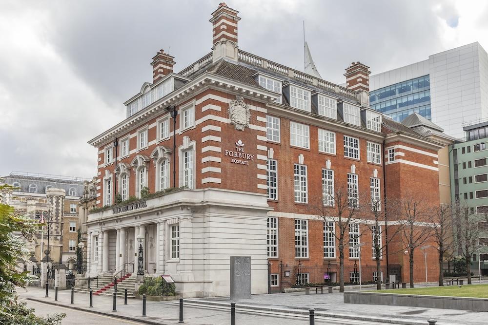 מלון The Roseate רדינג מראה חיצוני תמונה The former headquarters of the London School of Hygiene and Tropical Medicine, now the headquarters of the London School of Hygiene & Tropical Medicine