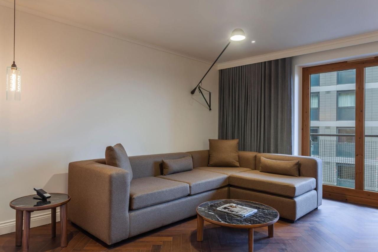 מלון The Roseate רדינג מראה חיצוני תמונה A living room at the hotel