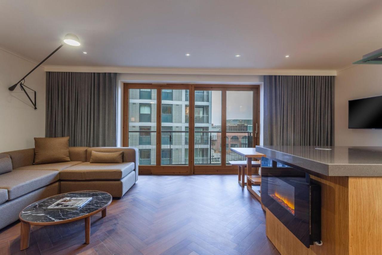 מלון The Roseate רדינג מראה חיצוני תמונה A living room at the hotel